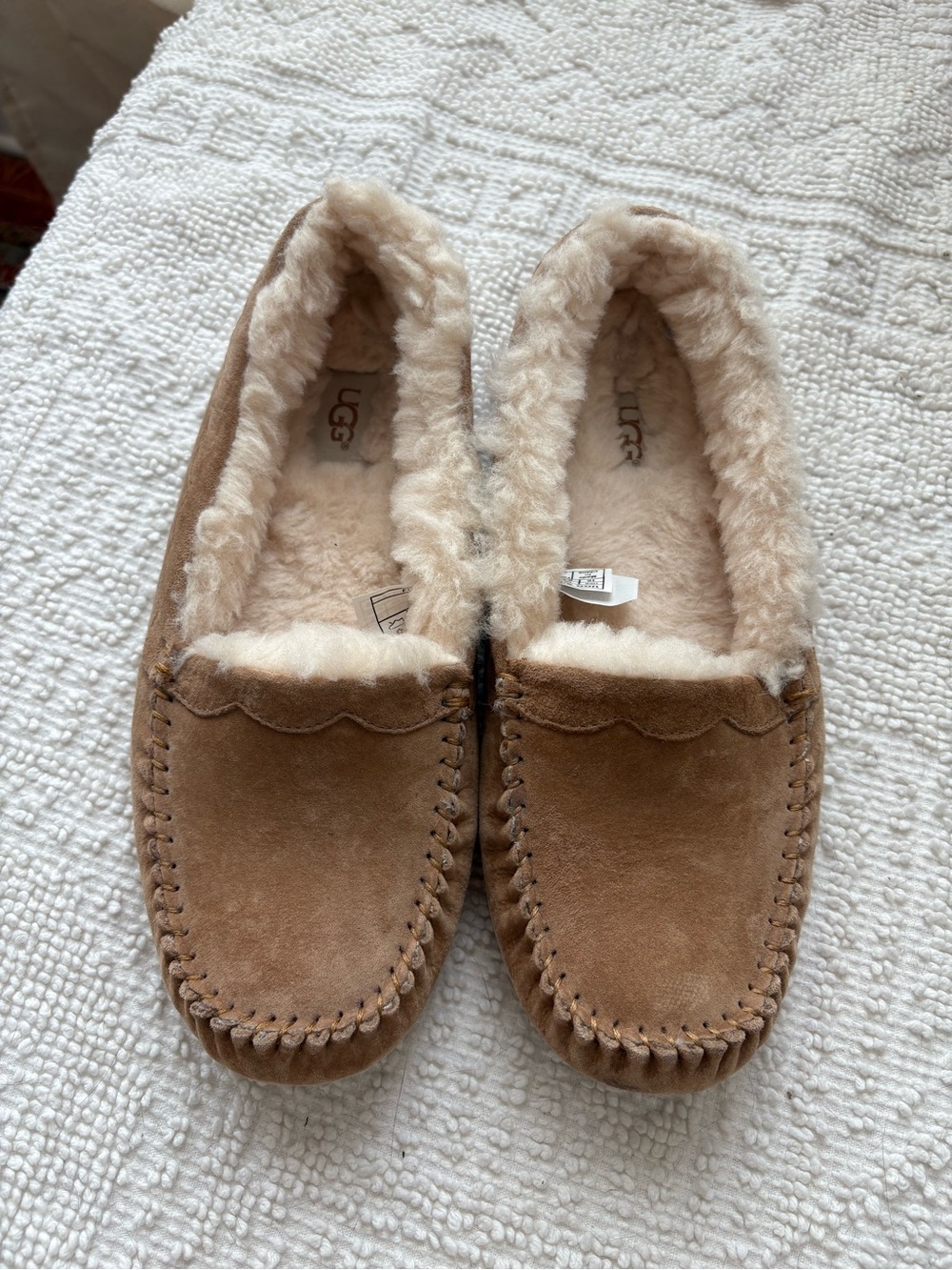 UGG Scalloped Moc Loafers size 10